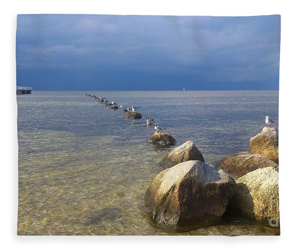 City Fleece Blanket featuring the photograph Horizon by Alexandra Vusir
