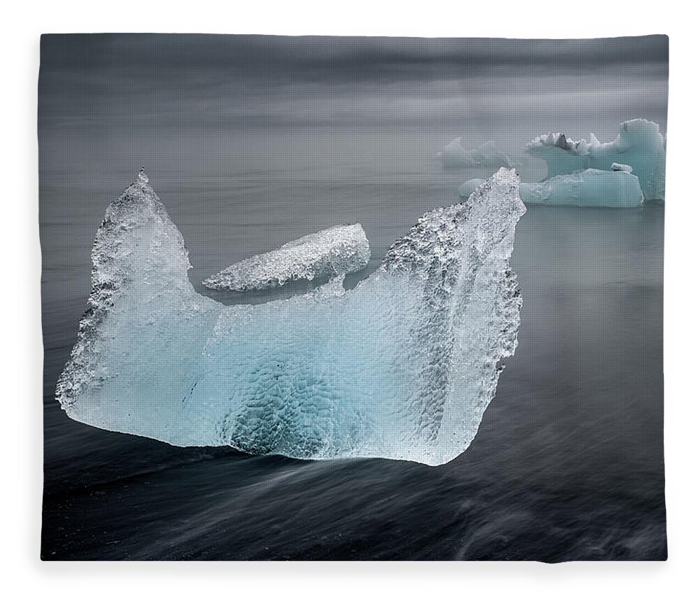 Diamond Beach Fleece Blanket featuring the photograph Iceland - Diamond beach by Olivier Parent