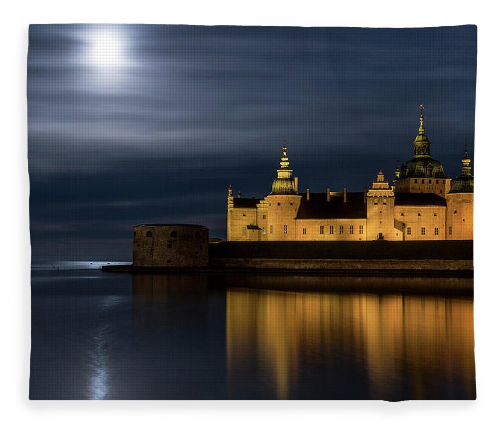 Heritage Fleece Blanket featuring the photograph Kalmar Castle by Alexander Farnsworth