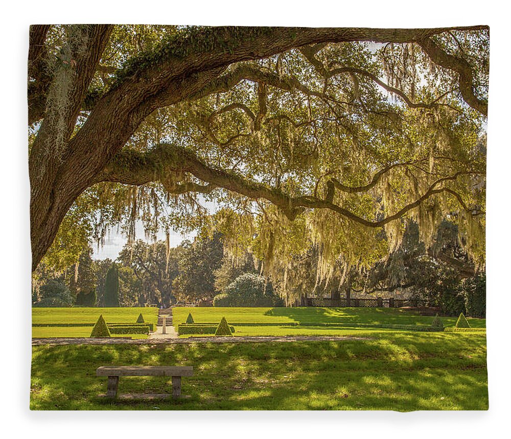 Plantation Fleece Blanket featuring the photograph Middleton Place Gardens by Cindy Robinson