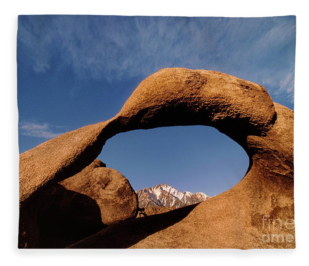 Dave Welling Fleece Blanket featuring the photograph Mobius Arch Alabama Hills California by Dave Welling