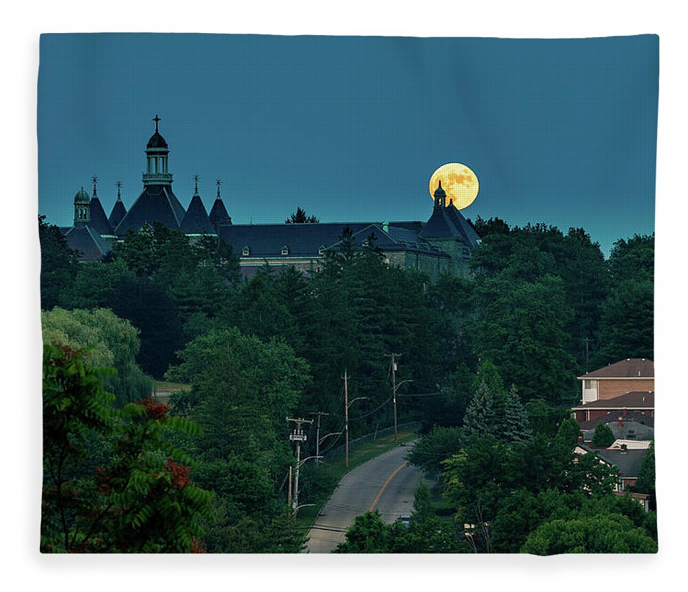 Dunwoodie Fleece Blanket featuring the photograph Moonrise over Dunwoodie 2 by Kevin Suttlehan