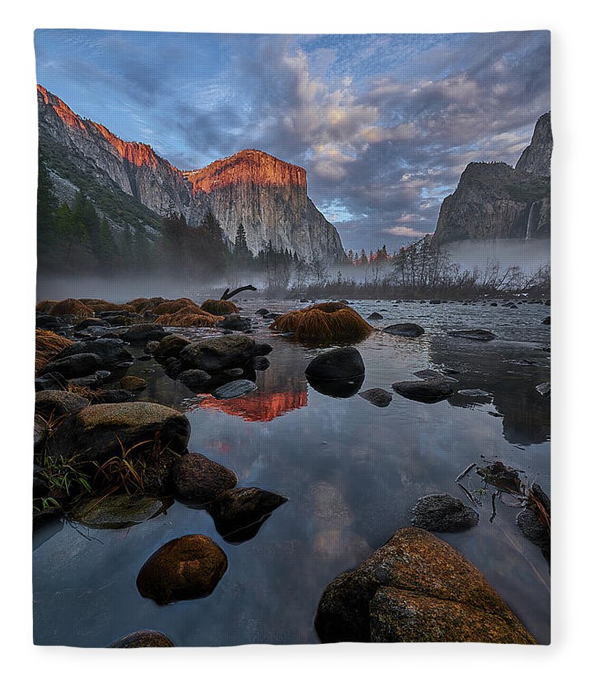 Nature Fleece Blanket featuring the photograph Morning In Yosemite Valley by Jon Glaser