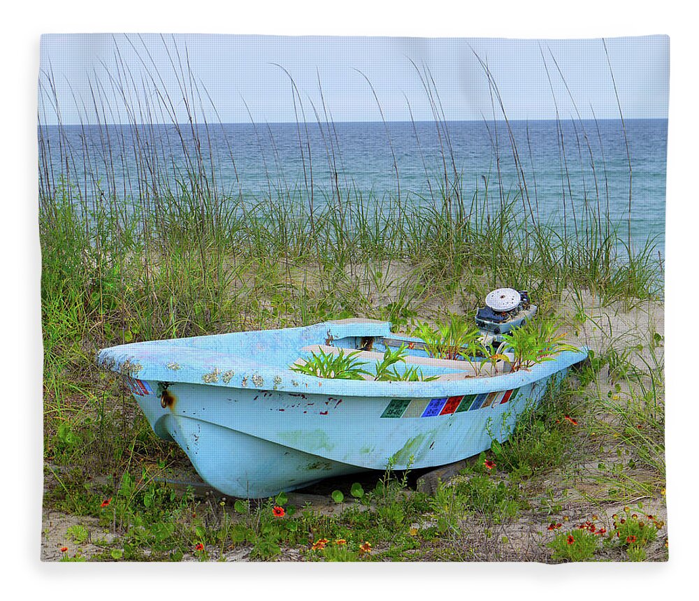 Ocean Scene Fleece Blanket featuring the photograph New Planter by Mike McGlothlen