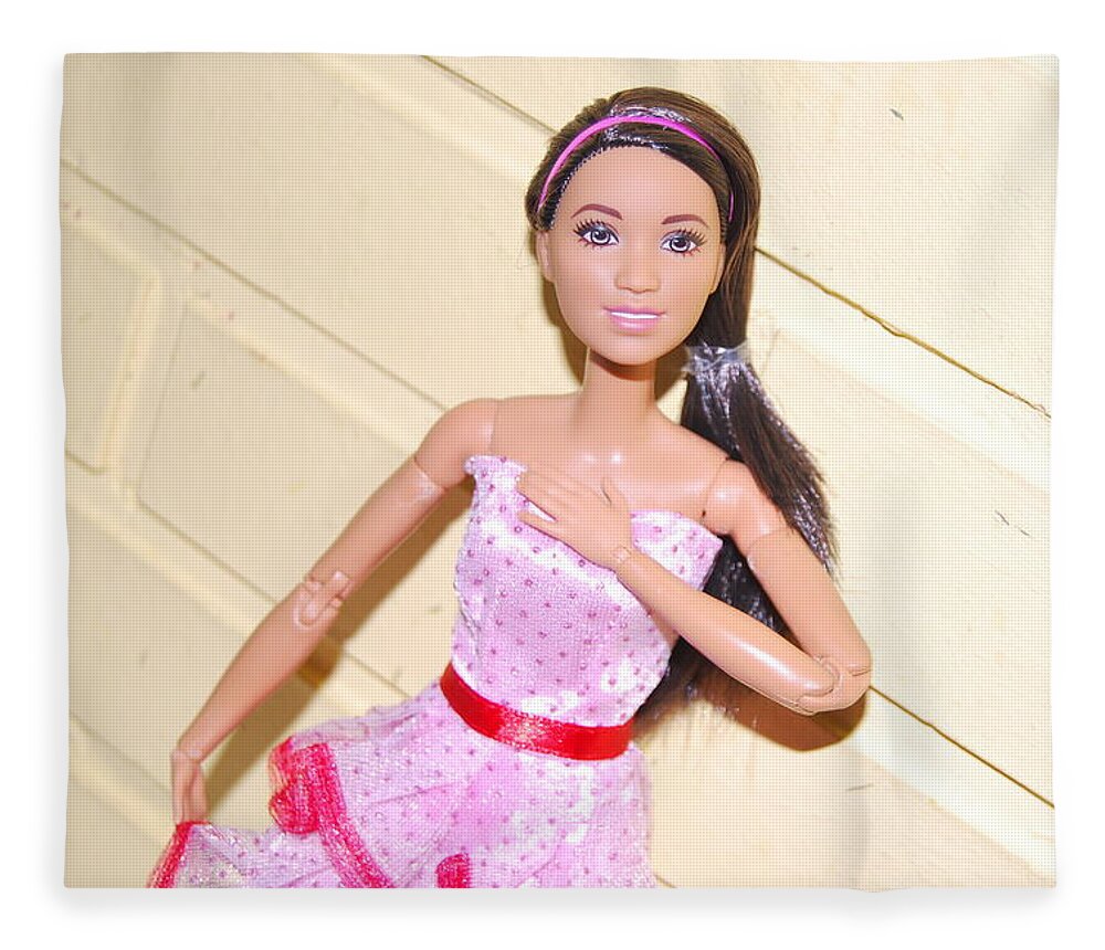 badminton Extremisten Kan weerstaan Pink Barbie Fleece Blanket by Laura Romera - Pixels