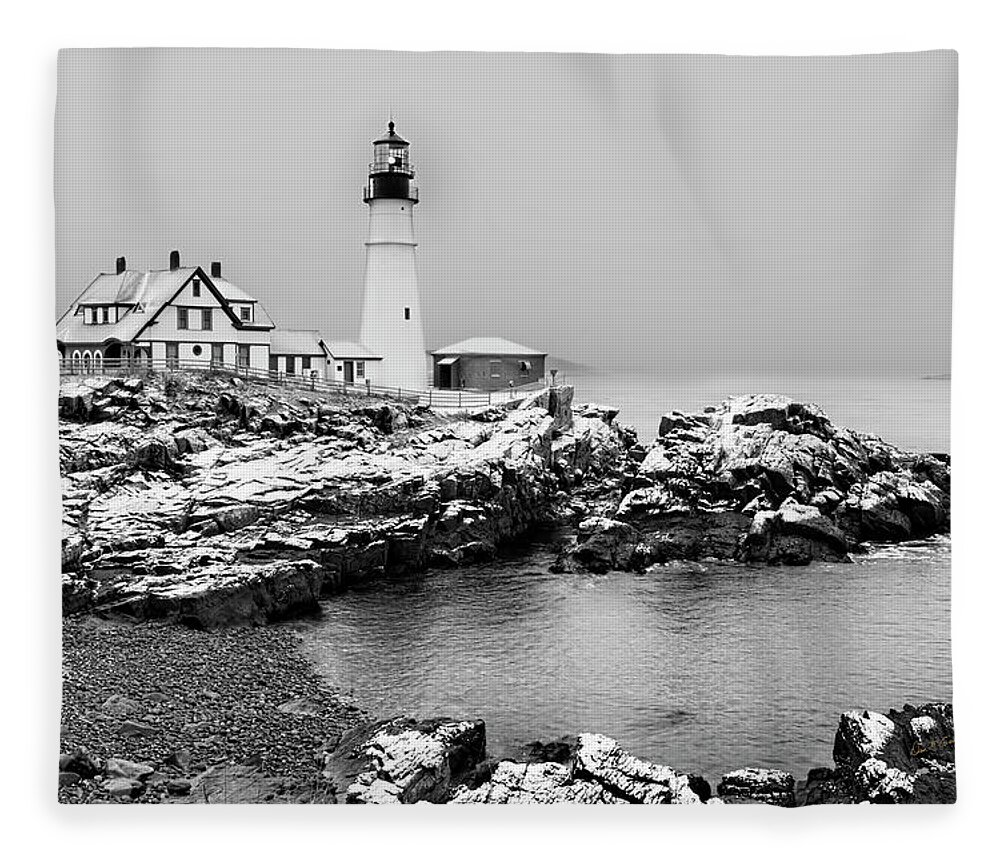 Mane Fleece Blanket featuring the photograph Portland Light by Dan McGeorge