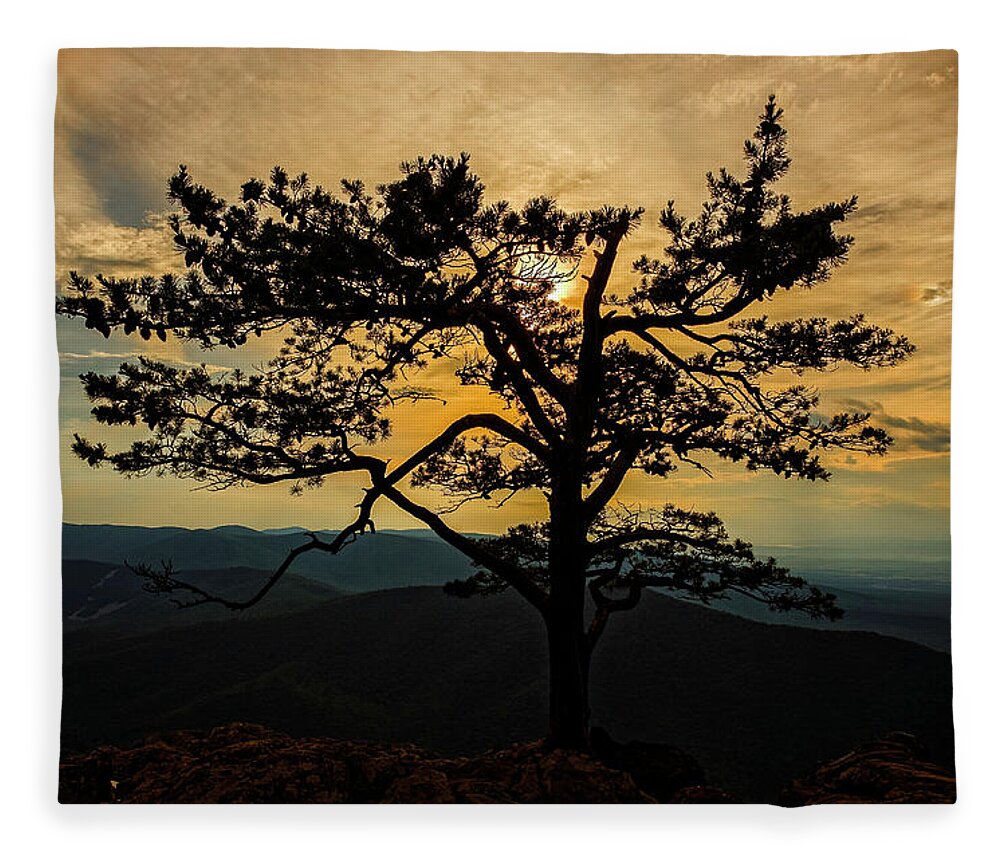 Ravens Roost Fleece Blanket featuring the photograph Ravens Roost HDR by Greg Reed