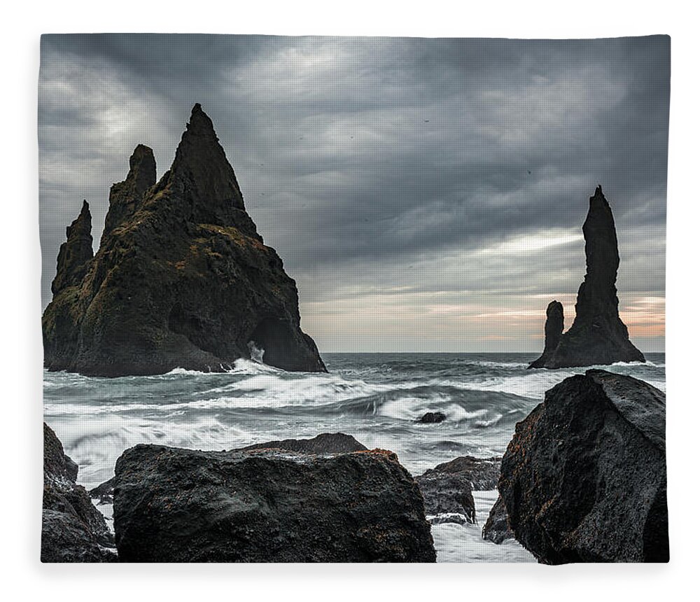 Black Sand Beach Fleece Blanket featuring the photograph Reynisdrangar - Iceland by Dee Potter