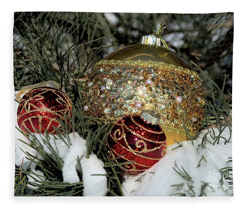 Fextive Fleece Blanket featuring the photograph Round Holiday Ornaments Outdoors by Kae Cheatham