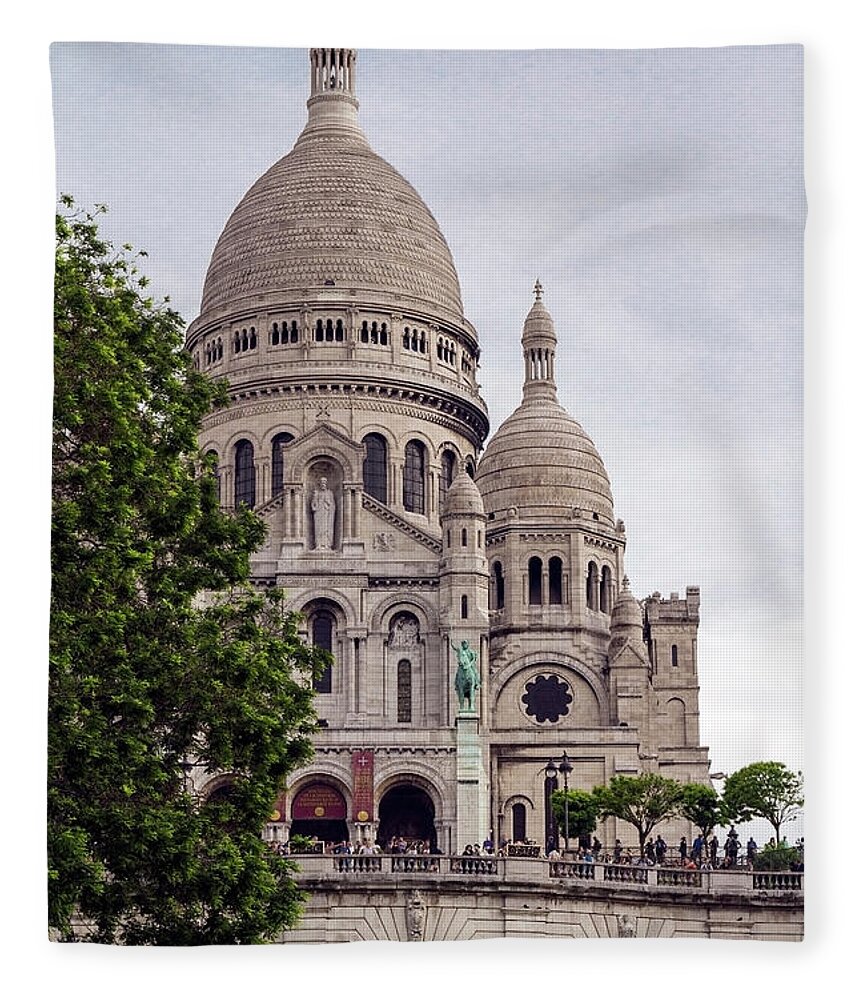 Sacre Coeur Fleece Blanket featuring the photograph Sacre Coeur, Paris, France by Elaine Teague