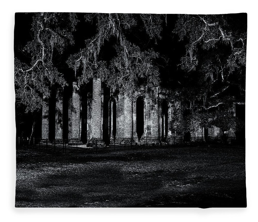 Marietta Georgia Fleece Blanket featuring the photograph Sheldon Ruins At Night by Tom Singleton