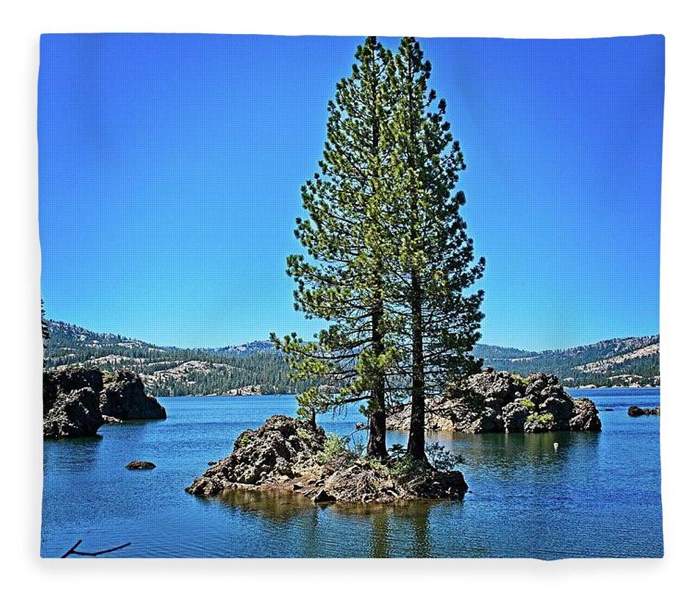 Lake Fleece Blanket featuring the photograph Silver Lake Cove by David Desautel