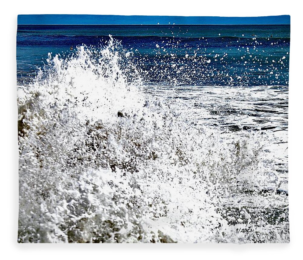 Waves St Augustine Beach Florida John Anderson Photograph Fleece Blanket featuring the photograph Splash by John Anderson