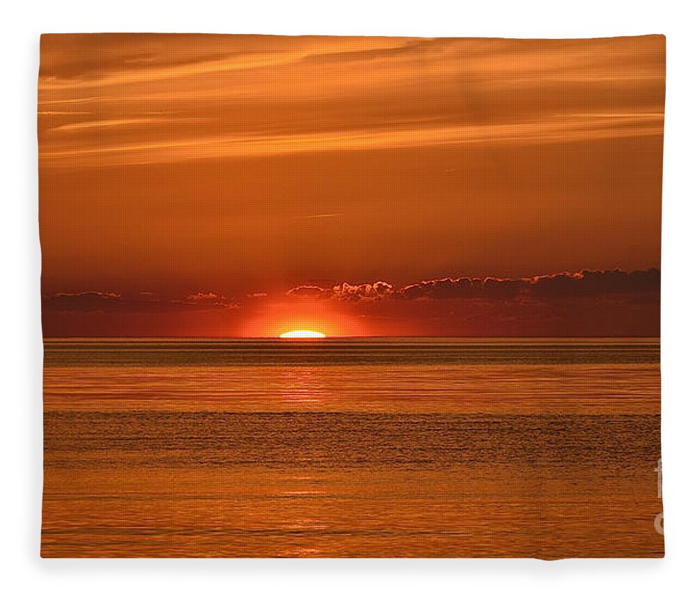 Halo Fleece Blanket featuring the photograph Sunset Sun Halo - Skaket Beach by Debra Banks