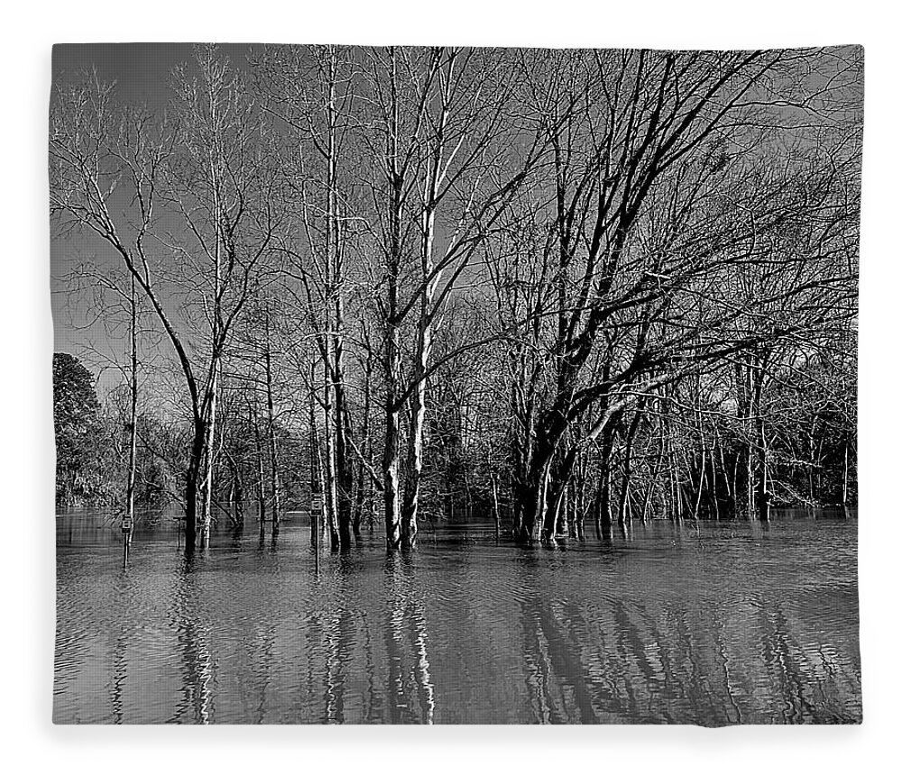 Greenville Fleece Blanket featuring the photograph Tar River Attacks by Lee Darnell