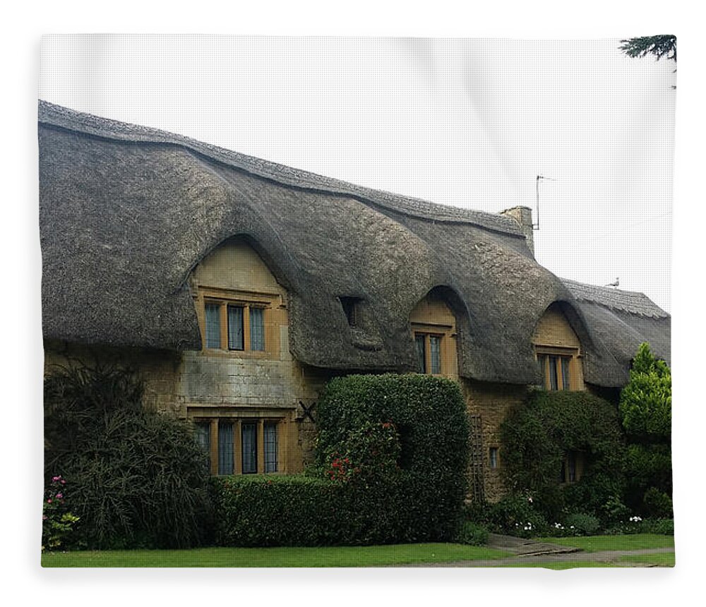 Thatched Cottage Image Fleece Blanket featuring the photograph Thatched Cottage by Roxy Rich
