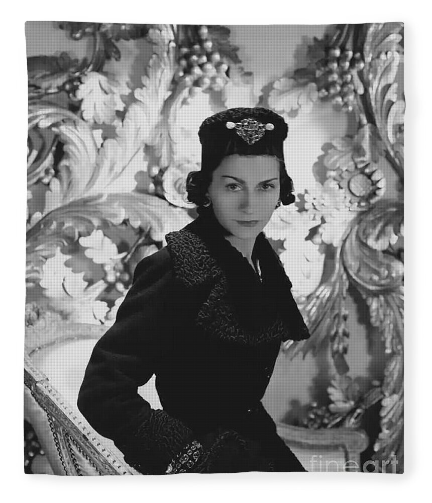 Coco Chanel Designs  Fashion illustration vintage, Vintage