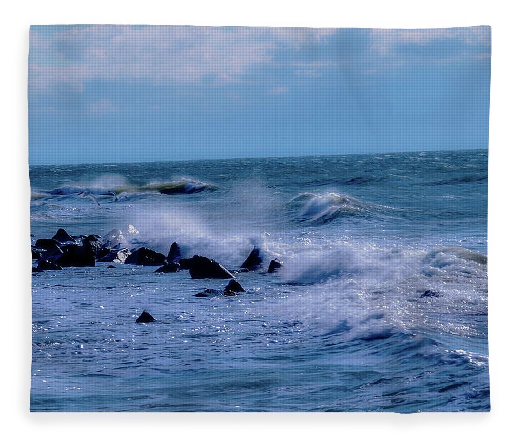 Waves Crashing Fleece Blanket featuring the photograph Tide Rolls In by Christina McGoran