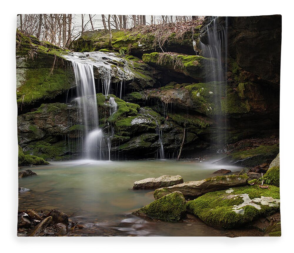 Waterfall Fleece Blanket featuring the photograph Twin Falls by Grant Twiss