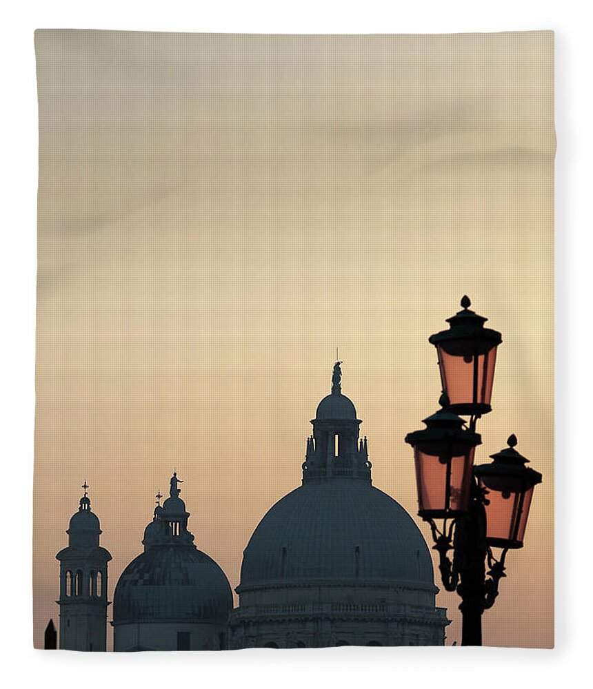 Italy Fleece Blanket featuring the photograph Venince in the Evening by Andy Myatt