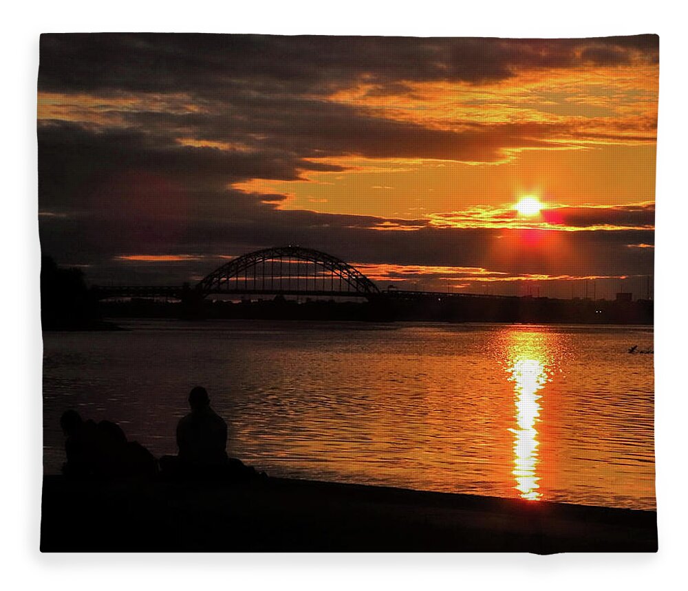 Sunset Fleece Blanket featuring the photograph Watching the Sun Go Down Along the Delaware River by Linda Stern