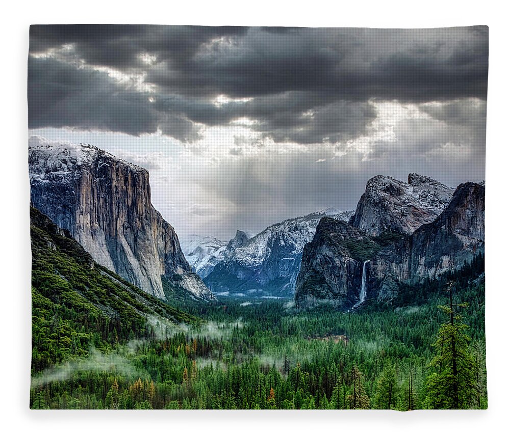 Landscape Fleece Blanket featuring the photograph Yosemite Tunnel View by Romeo Victor