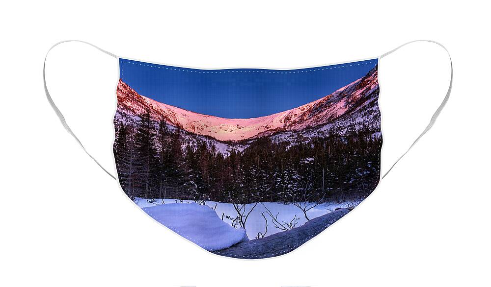 Hermit Lake Face Mask featuring the photograph Tuckerman Ravine In The Winter Alpenglow by Jeff Sinon