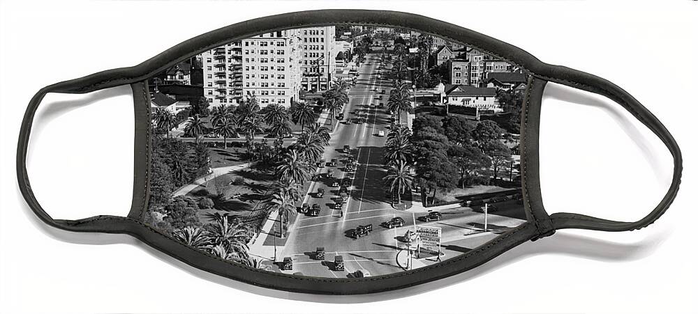 1930's Face Mask featuring the photograph Wilshire Boulevard In LA #1 by Underwood Archives