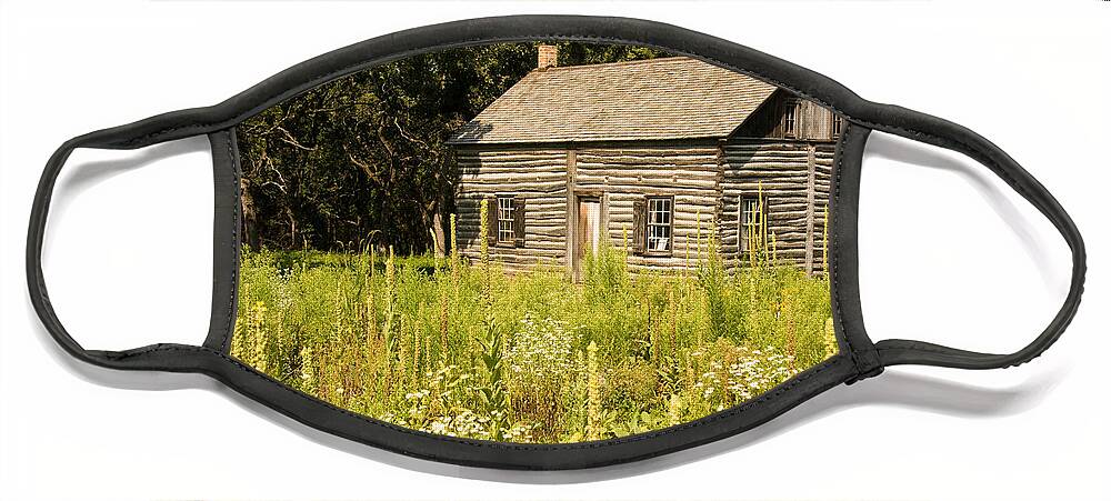 Cabin Face Mask featuring the photograph Cabin in the Prairie by Sue Leonard