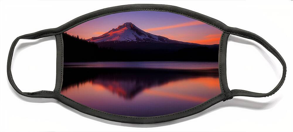 Oregon Face Mask featuring the photograph Last Light by Darren White