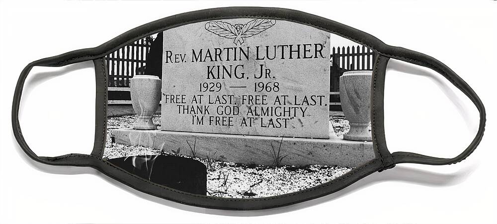 Martin Luther King Face Mask featuring the photograph Mlks Original Grave by Tom McHugh
