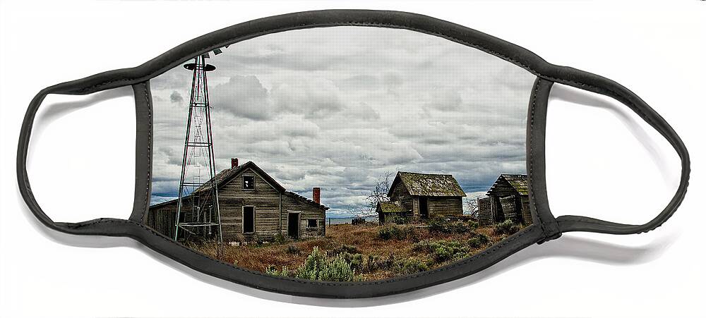 Windmill Face Mask featuring the photograph Oregon Farm by Ed Broberg