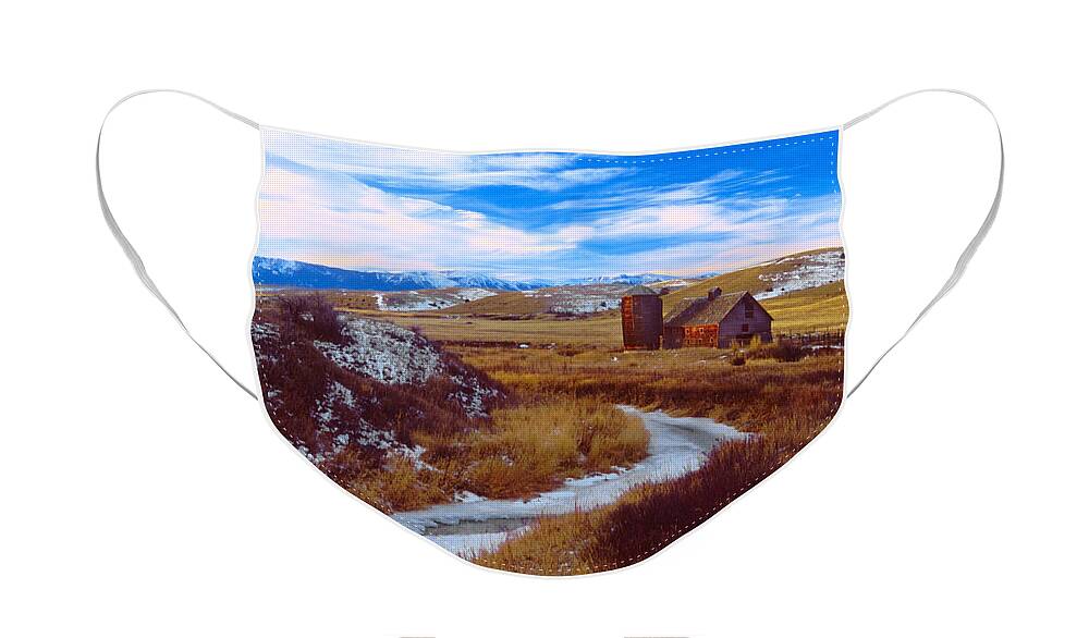 Barn Face Mask featuring the photograph Willow Creek Barn #1 by Gary Beeler