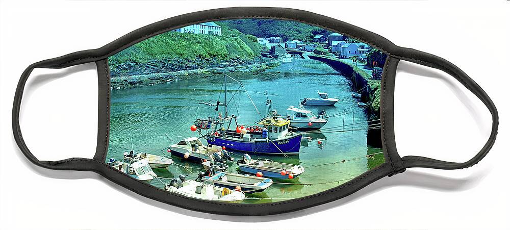 Places Face Mask featuring the photograph Boscastle by Richard Denyer