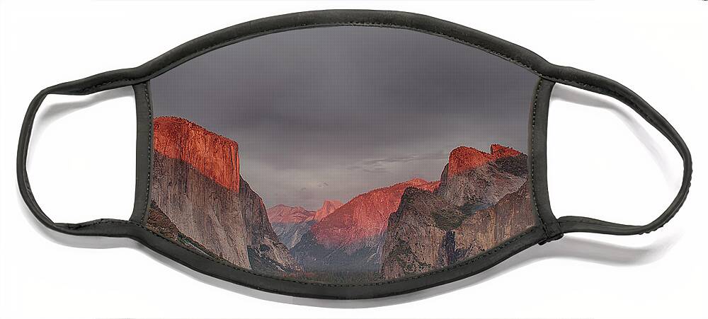 El Capital Face Mask featuring the photograph Evening Glow In Yosemite by Bill Roberts