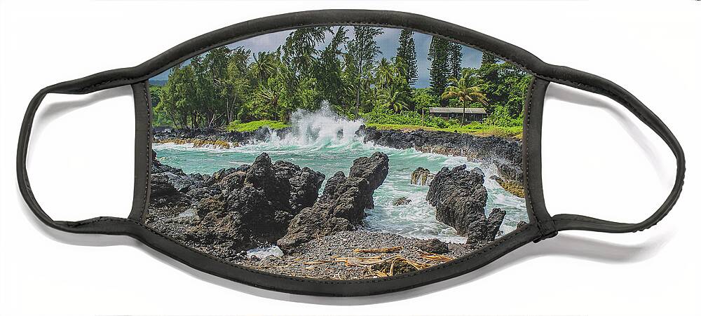 Aloha Face Mask featuring the photograph Waves Crashing Kawee Point by Andy Konieczny