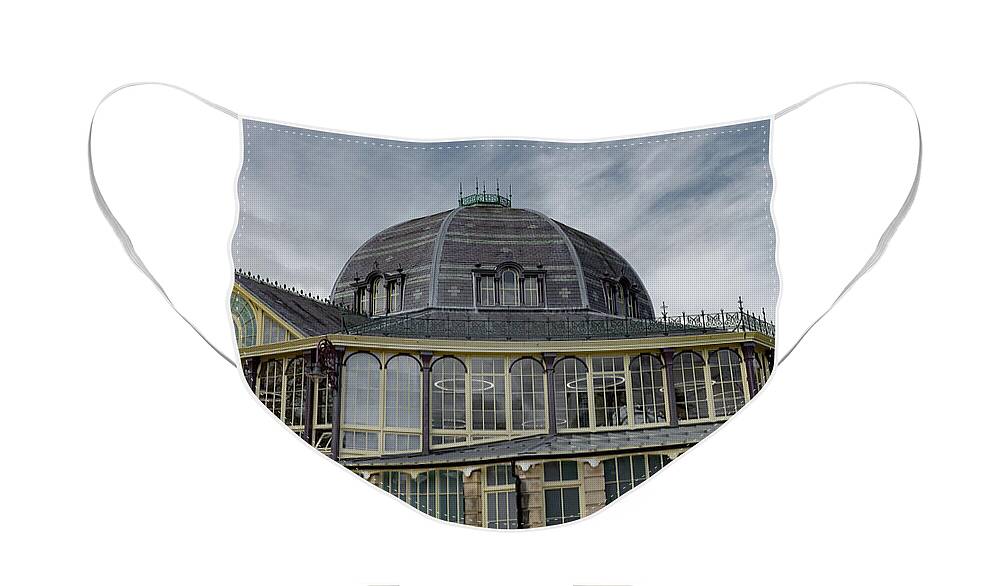 Buxton Face Mask featuring the photograph Buxton Octagon Hall at the Pavilion Gardens by Scott Lyons