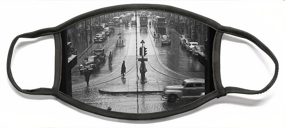 City Hall Face Mask featuring the photograph Philadelphia City Hall, East Portal, 1950 by Lawrence S Williams