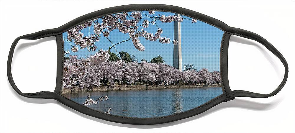 Scenic Face Mask featuring the photograph Washington Monument from the Tidal Basin DS0063 by Gerry Gantt