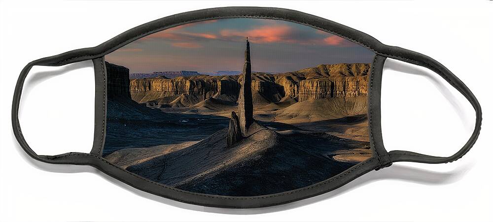Badlands Face Mask featuring the photograph Elevatum Hastam by Michael Ash