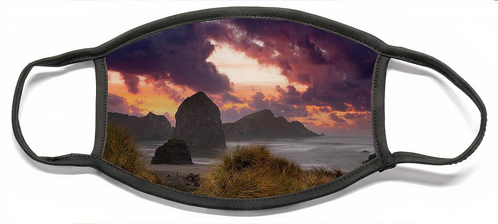 Cape Sebastian Face Mask featuring the photograph Hunters cove by Keith Kapple
