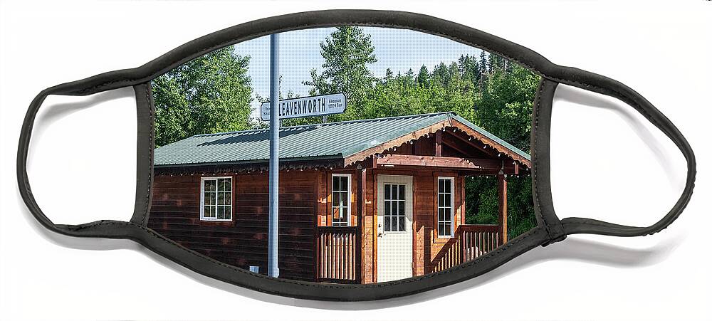 Leavenworth Depot Face Mask featuring the photograph Leavenworth Depot by Tom Cochran