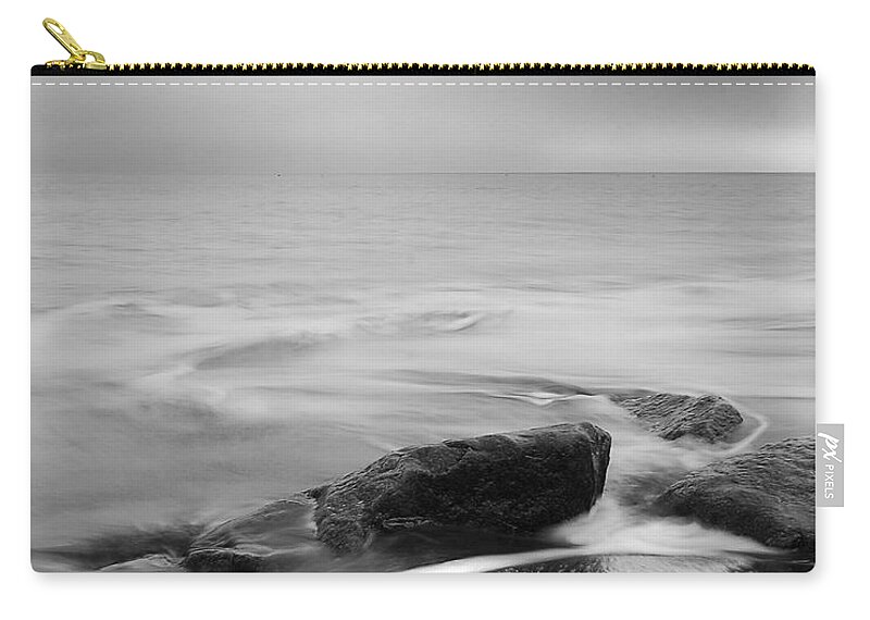 Sea Zip Pouch featuring the photograph Lwv50002 by Lee Winter