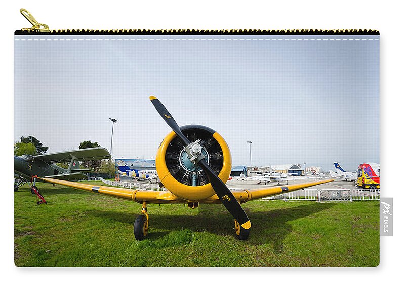 Cuatro Zip Pouch featuring the photograph North American T-6 Texan by Pablo Lopez