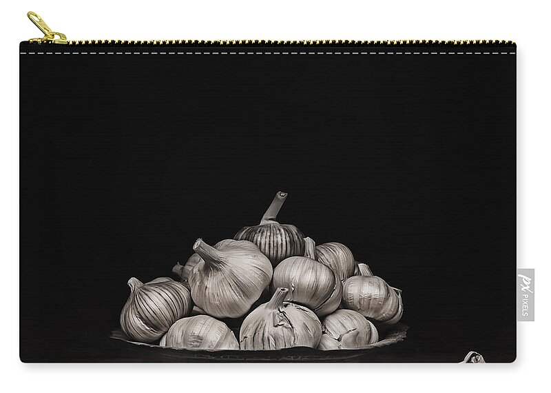 Food Zip Pouch featuring the photograph Garlic by Theresa Tahara