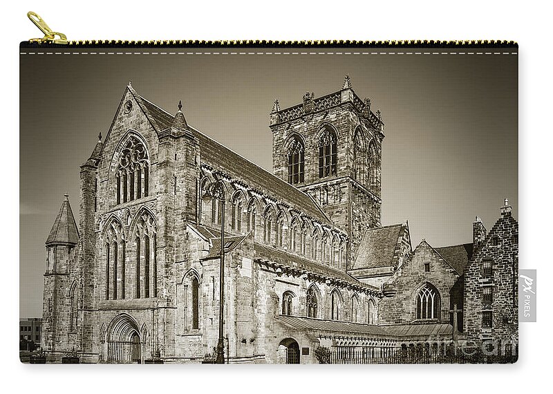 Paisley Abbey Zip Pouch featuring the photograph Paisley Abbey #3 by Liz Leyden