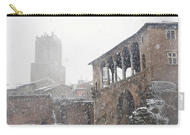 Torre Zip Pouch featuring the photograph Trajan's Market #2 by Fabrizio Troiani