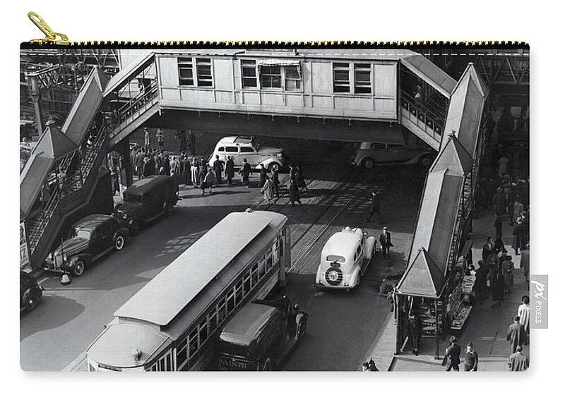 1930s Zip Pouch featuring the photograph 6th Avenue And 42nd Street by Underwood Archives