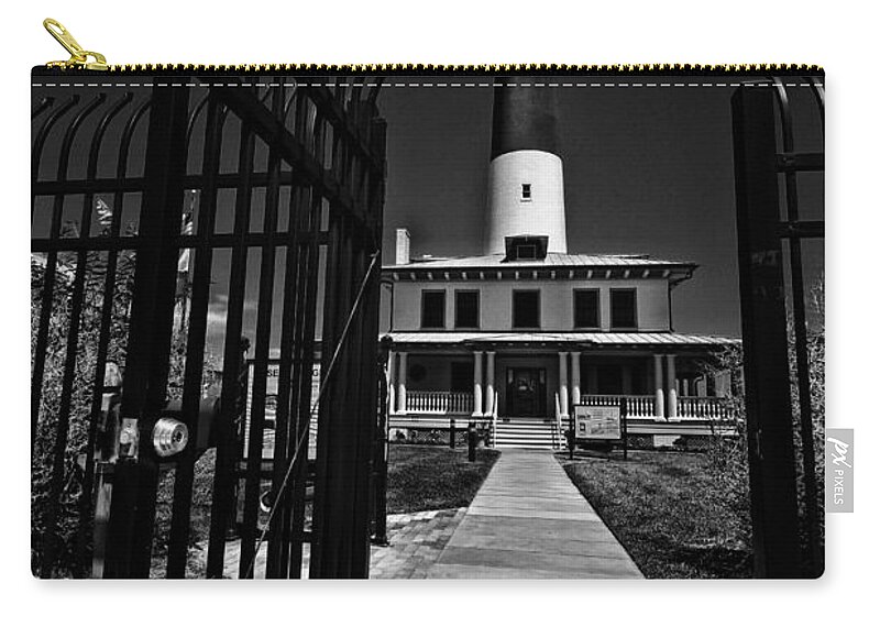 Black And White Zip Pouch featuring the photograph Big Dude by Robert McCubbin