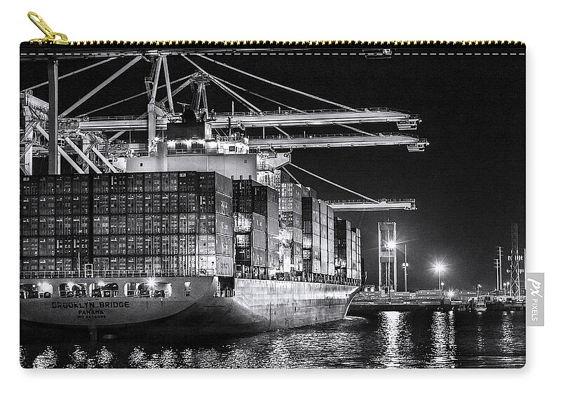 Port Of Long Beach Zip Pouch featuring the photograph Brooklyn Bridgebw By Denise Dube by Denise Dube